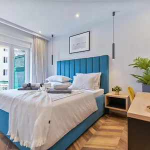 West Coast Deluxe Bed & Breakfast